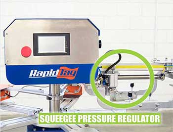 Screen printing label machine with squeegee regulator
